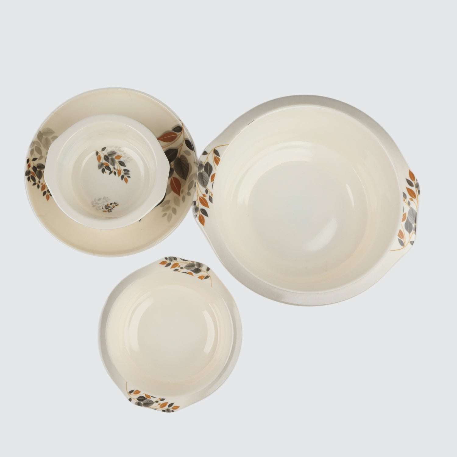 "Melamine crystal-coated dinnerware set by Majestic Chef, a leading cookware brand in Pakistan – durable, stylish, and ideal for everyday use or special occasions."